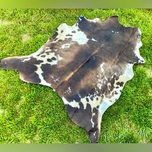 Chocolate & White XL Brazilian Cowhide. Authentic. New 6'9" H x 5'11" W